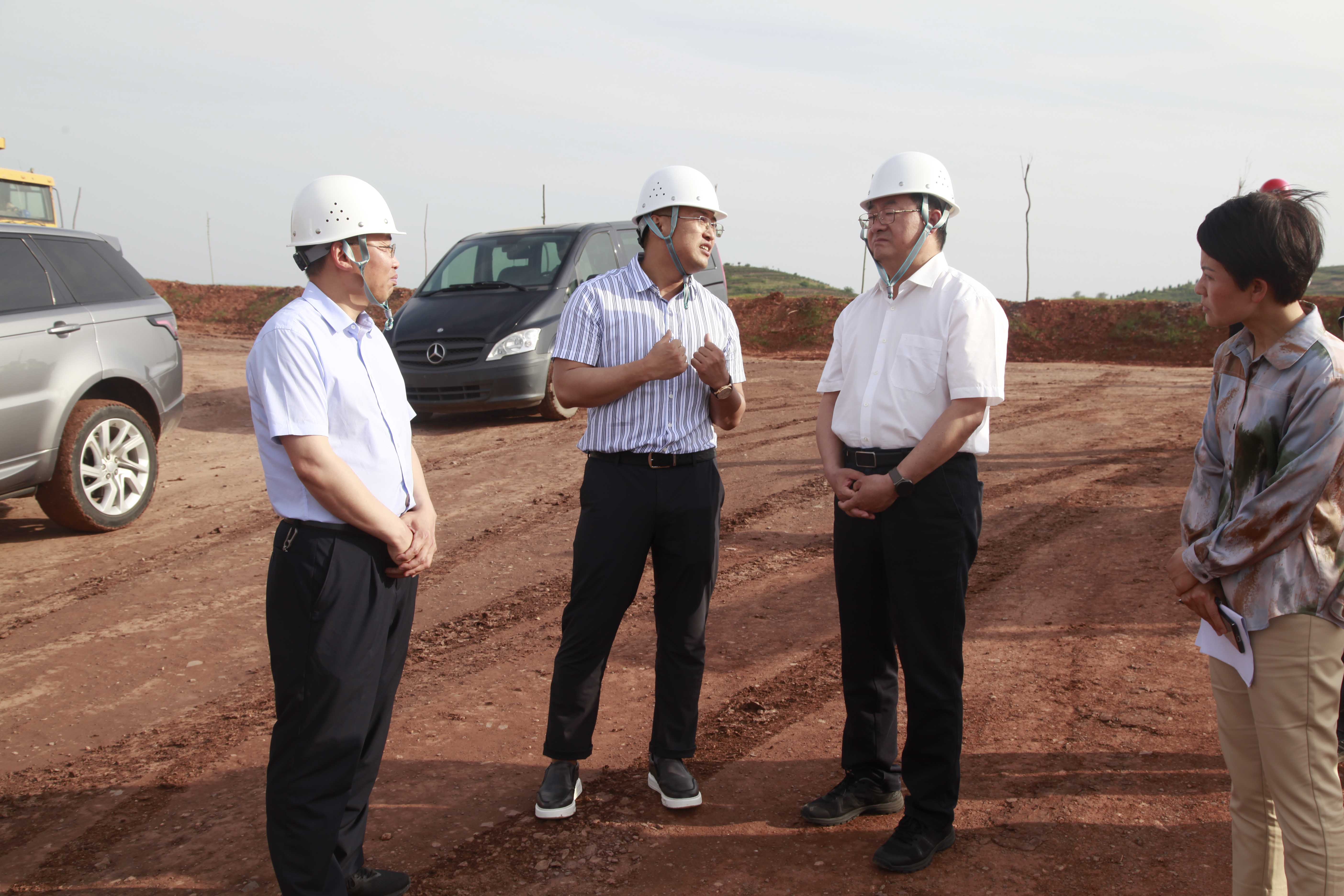 洛陽市政協(xié)副主席、伊川縣委書記仝宇鵬到金濤實業(yè)集團(tuán)旗下弘濤公司礦山項目調(diào)研